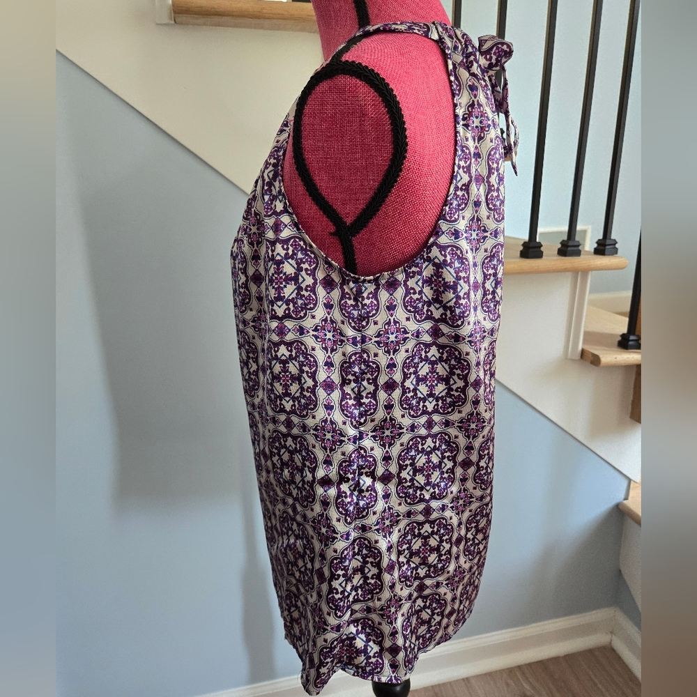 THE LIMITED Key Hole, Back Tie, Top - Size Medium - Picture 5 of 9